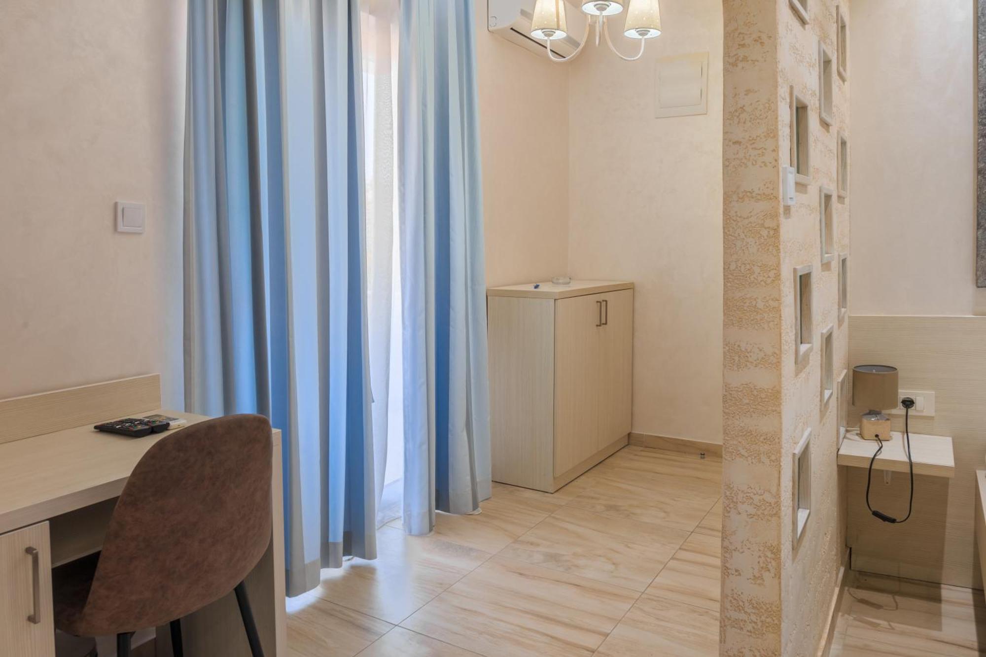 Hotel Maksim Herceg Novi Exteriör bild