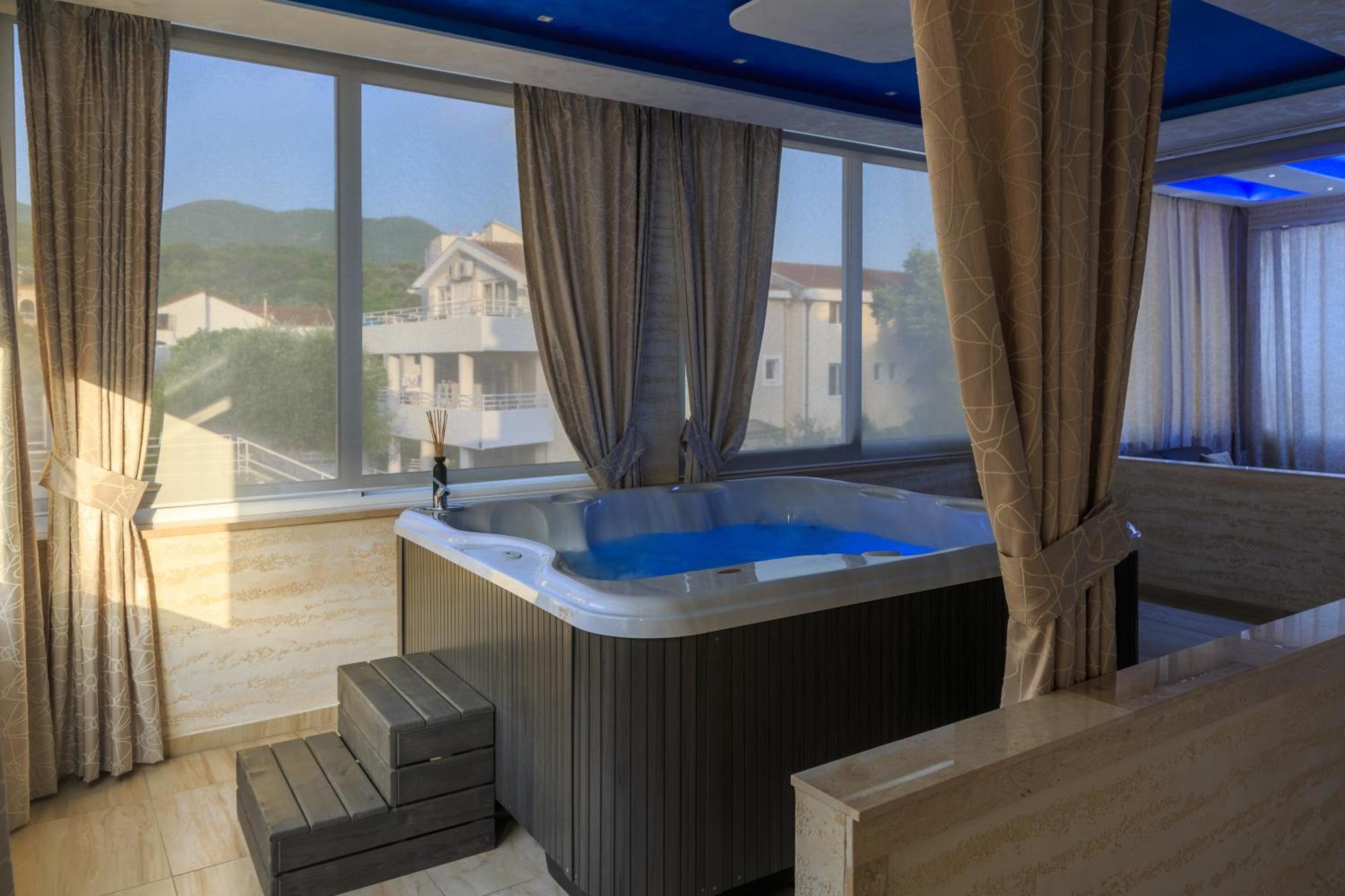 Hotel Maksim Herceg Novi Exteriör bild